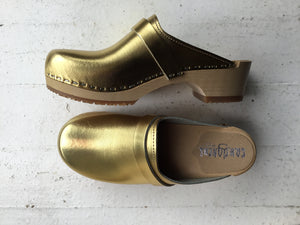 Sandgrens Tokyo Clog in Metallic Gold