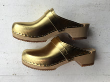 Load image into Gallery viewer, Sandgrens Tokyo Clog in Metallic Gold