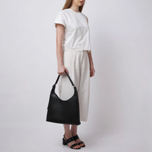 Load image into Gallery viewer, benho Danny Flatiron Bag Large Pebble Black