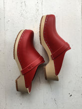 Load image into Gallery viewer, Sandgrens Tokyo Clog in Red Veg