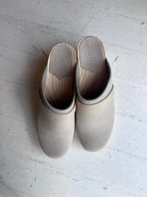 Load image into Gallery viewer, Sandgrens Maya Clog in Sand