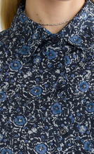 Load image into Gallery viewer, Margaret O&#39;leary Shiv Shirt in Prussion Floral