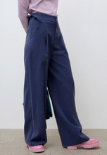 Load image into Gallery viewer, Eve Gravel Denali Pant in Minuit